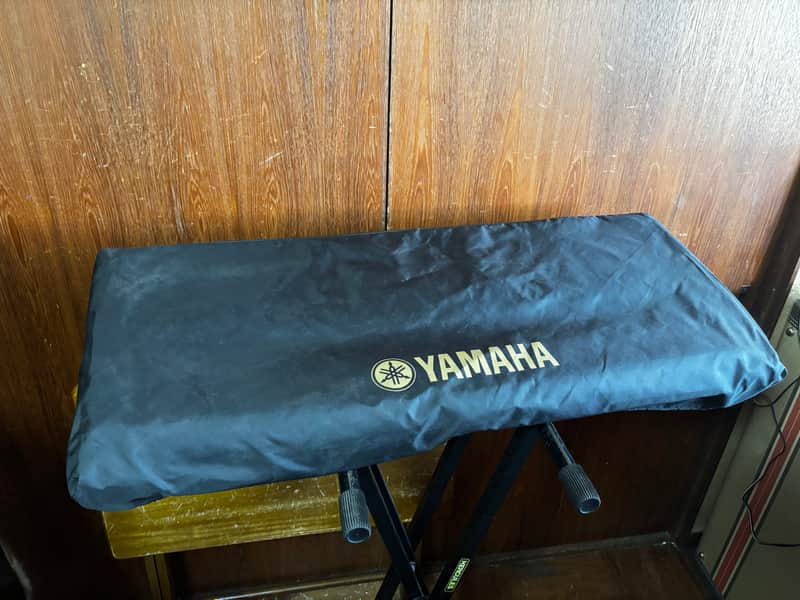 Yamaha PSR-2100 61-key PORTATONE Electric Keyboard w/ bag | Reverb