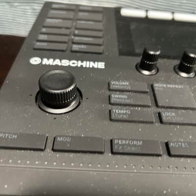 Native Instruments Maschine MKIII 2020swith decksaver- Black image 16
