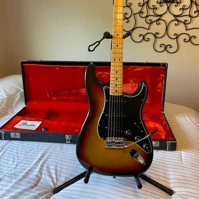 1976 Fender Stratocaster with 3-Bolt Neck, Maple Fretboard - Sunburst image 3