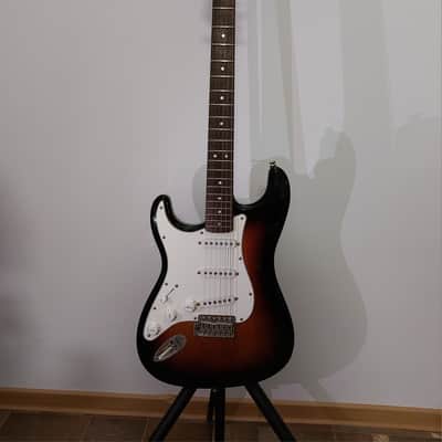 Squier Classic Vibe '60s Stratocaster Left-Handed with Laurel Fretboard 2019 - Present - 3-Color Sunburst image 2