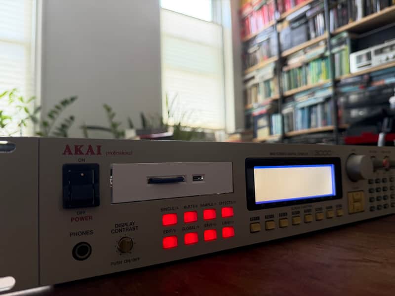 Akai S3000XL