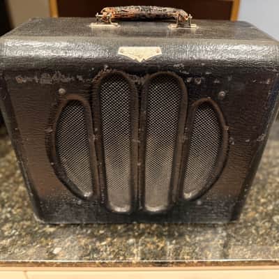1942 Rickenbacher 200A Tube Amp & Late 40s Model B Bakelite Lap Steel Combo | HISTORIC PACKAGE image 4