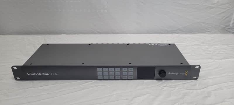 Blackmagic Design  Smart Videohub CleanSwitch 12 x 12 6G-SDI image 1