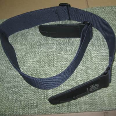 very lightly used Lock-It LIS-001-P2-BLK POLY PRO SERIES Black 2" guitar strap (2" wide, black polypropylene material, patented and brilliant Lock-It strap locking system, leather ends) straps, extend to an extra long 62" in max length image 14