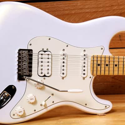 Fender Juanes Signature Stratocaster 2023 - Luna White Super Clean Strat! 30476 Bild 4
