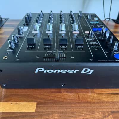 Pioneer DJM-750MK2 w/ Odyssey Flight Case & Decksaver image 4