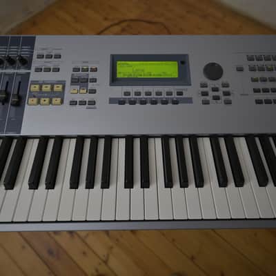 Yamaha Motif ES 8 Production Synthesizer image 2
