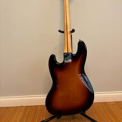 Fender Player Jazz Bass with Pau Ferro Fretboard 2018 - 2024 - 3-Color Sunburst image 4