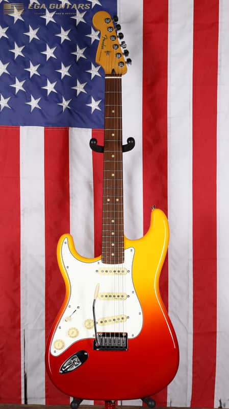 Fender Player Plus Stratocaster Left-Handed with Pau Ferro Fretboard