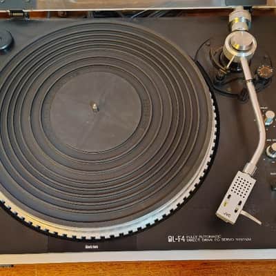 JVC QL F4 turntable in very good condition serviced - 190's image 1