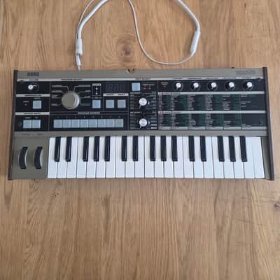 Korg MicroKORG 37-Key Synthesizer/Vocoder 2002 - 2019 - Silver