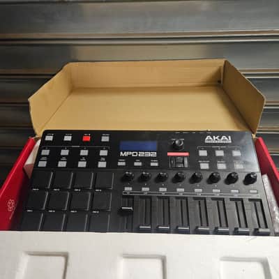 Akai MPD232 2015 - Present - Black image 3