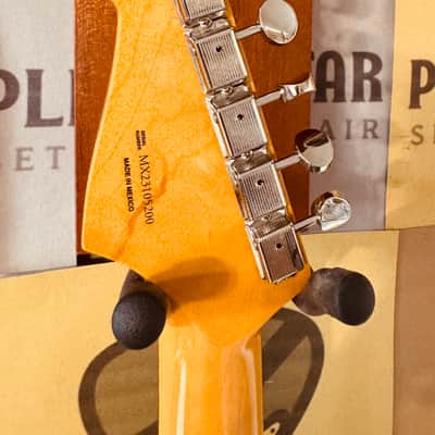 Fender Vintera II '60s Stratocaster with Rosewood Fretboard 2023 - 2026 - 3-Color Sunburst image 2