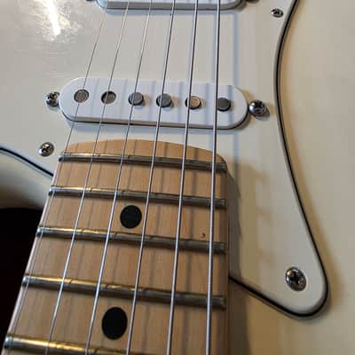 Fender American Special Stratocaster with Maple Fretboard 2015 - 2018 - Olympic White image 10