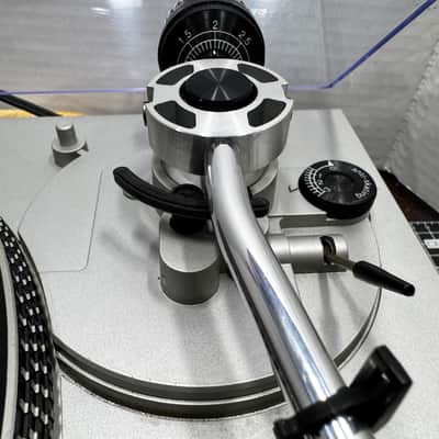 Vintage 1979 Technics SL-B2 Turntable. Restored image 6
