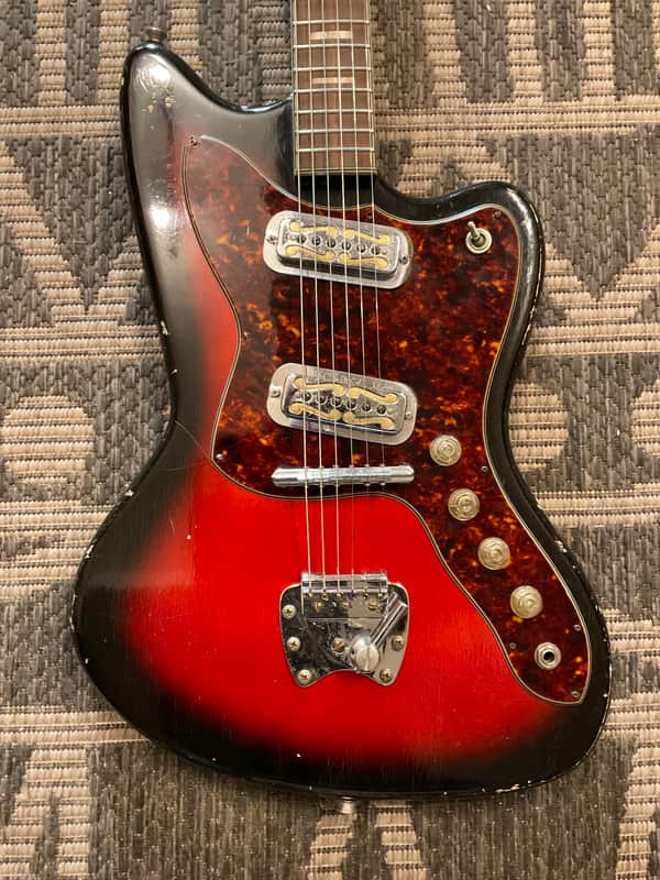 Harmony H19 Silhouette / Bobkat 1963 - 1973 - Cherry Red Sunburst