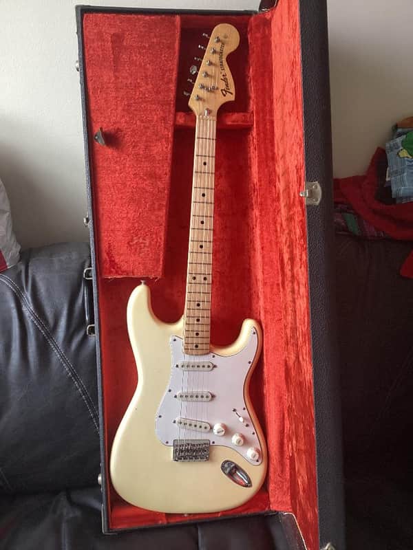 FENDER STRATOCASTER 1974-75 WHITE SUPER CLEAN ALL ORIGINAL EXAMPLE image 1