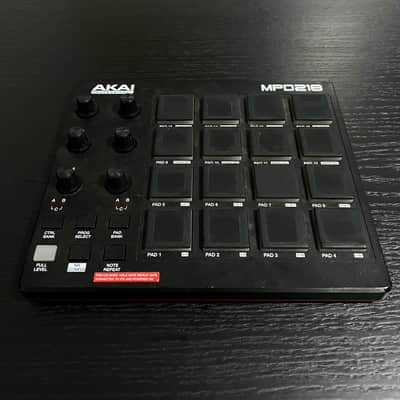 Akai MPD218 2015 - Present - Black image 1