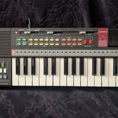 Casio MT-18 Casiotone 32-Key Synthesizer 1985 - 1988 - Black