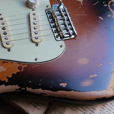 FENDER Mike McCready Signature Stratocaster 3-Color Sunburst Relic, HARDCASE, 3, 38 KG image 4
