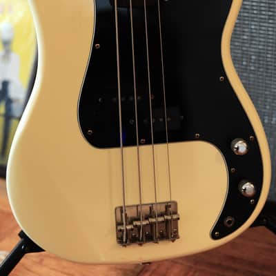 Greco Fujigen Spacy Sound 1980 Vintage White P Bass w/Fender Gig Bag image 4