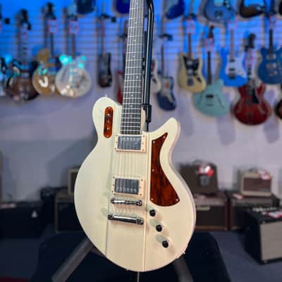 Eastman Guitars Juliet Electric Guitar - Pamona Blonde, with Case, FREE PLEK!, 322 image 7