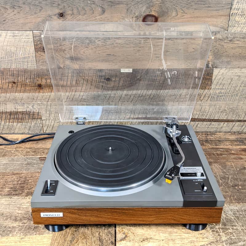 Pioneer PL-115D Semi-Automatic Turntable - Local Pick Up in Milwaukee, WI