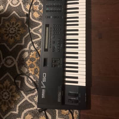Yamaha V50 FM Synthesizer 1989 - Black. tested