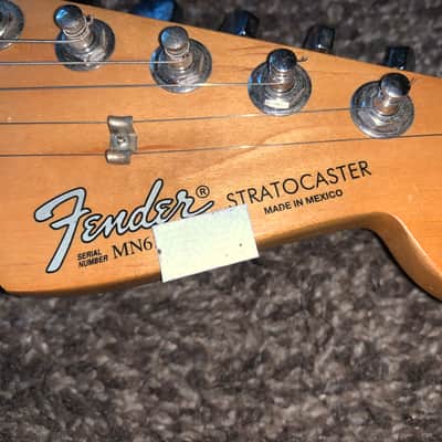 1996 Fender Standard Stratocaster with Vintage Tremolo , Rosewood Fretboard electric guitar alpine white image 4