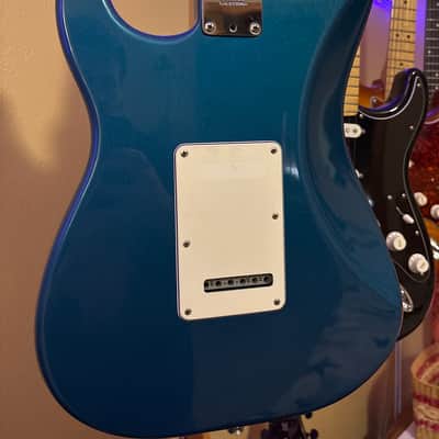 Fender American Standard Stratocaster with Maple Fretboard 1998 - 2000 - Aqua Marine Metallic image 7