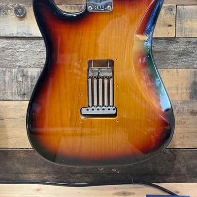 Fender Classic Series '60s Stratocaster Lacquer - 3-Color Sunburst image 4