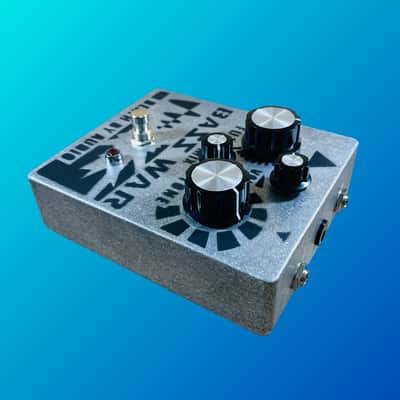 Death By Audio Bass War image 4