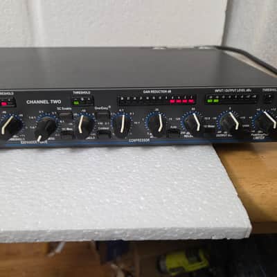 dbx 1066 Dual-Channel Compressor / Limiter / Gate 2010s - Black image 3