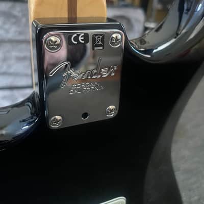 Fender Stratocaster 2017 - Black gloss image 13