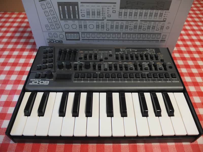 ROLAND JD-08 avec clavier image 1