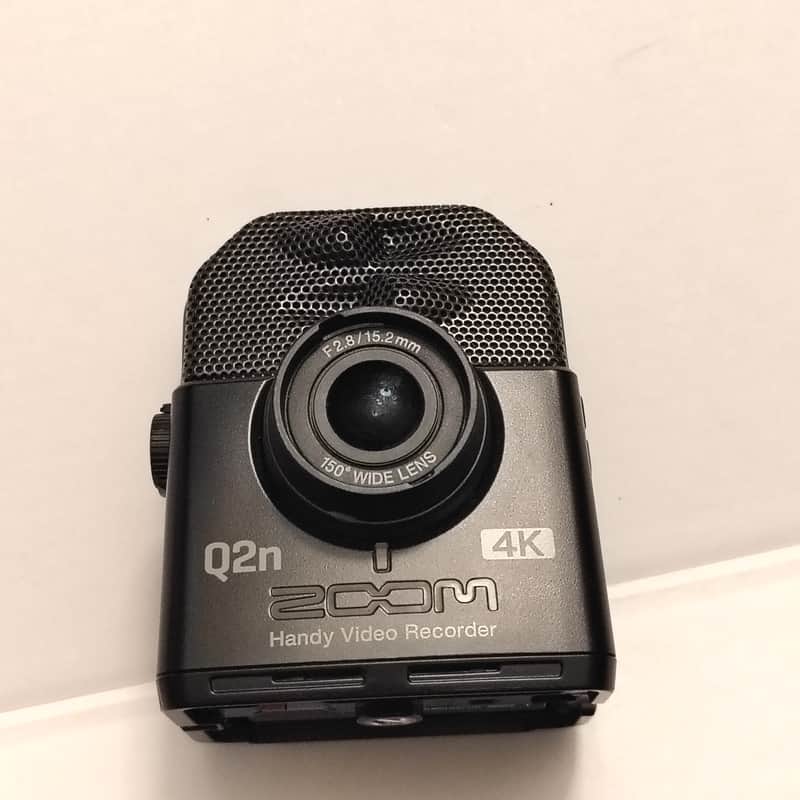 Zoom Q2n-4K Handy Video Recorder + 128GB SD Card + HDMI Cable + Tripod image 1