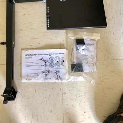 Immagine K & M Omega Laptop Holder-Black - 1