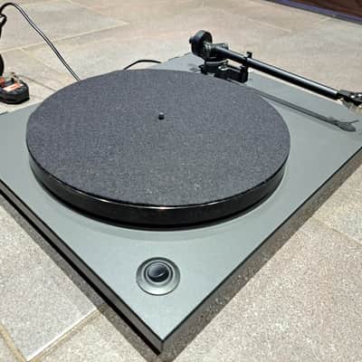 Rega RP1 2016 - Charcoal grey image 3