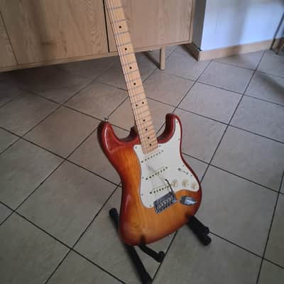 Fender American Professional Stratocaster with Maple Fretboard 2017 - 2019 - Sienna Sunburst image 2