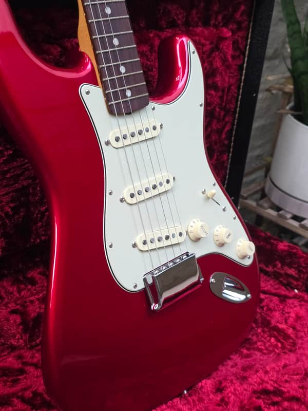 Fender American Original '60s Stratocaster with Rosewood Fretboard 2018 - 2021 - Candy Apple Red