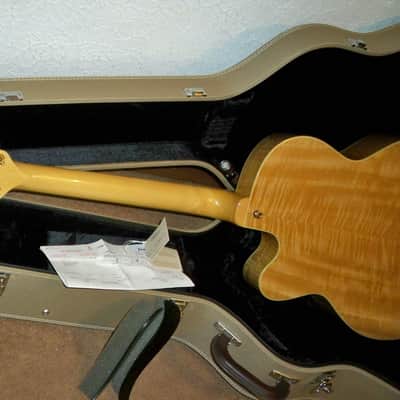2002 Blonde Hofner Jazzica Custom 6 Lb Collectors Mint Condition image 8