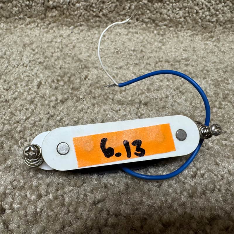 Gen Single Coil Pickup White Cover B image 1