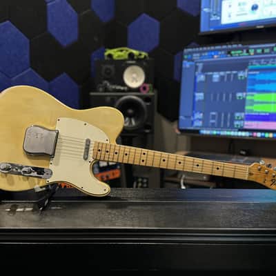 1971 Fender Telecaster in near-mint condition. Blonde finish with case image 2
