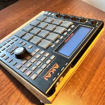 Akai MPC Studio Music Production Controller V1 image 2