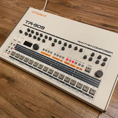 Roland TR-909/ Steda SR-909 👊