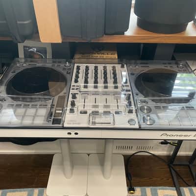 EXCELLENT USED Pioneer DDJ-1000-SRT - W/ Gator Road Case image 1