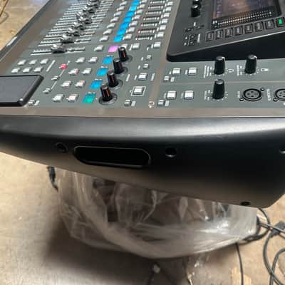 Behringer X32 digital mixer image 3