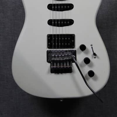 Squier 1980's Super Strat 1980-1989 with Locking Tremolo System  Pearl White image 3