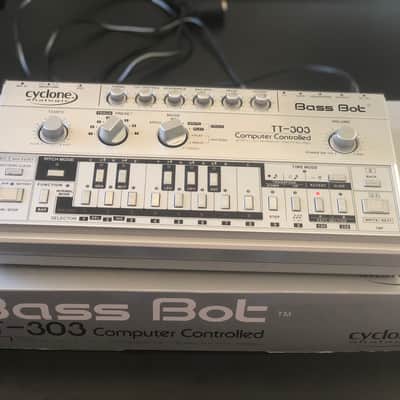 Cyclone-Analogic TT-303 Bass Bot - Gearspace