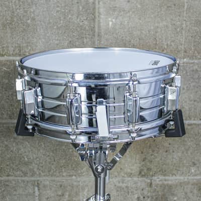 Pearl 80s Chrome Over Steel 10 Lug Snare Drum image 10